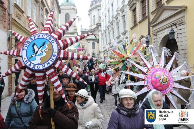 Во время парада звезд. Фото: мэрия Львова