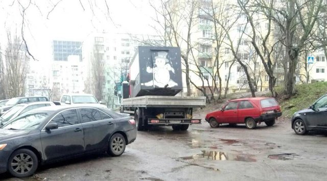 Демонтажные бригады убрали 10 незаконных временных сооружений. Фото: facebook.com/andreev.solomianka