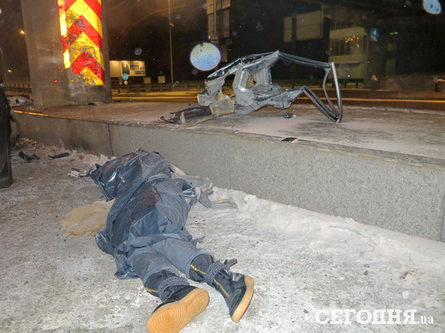 Смертельная авария под мостом. Фото: А. Ракитин