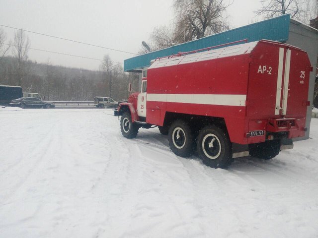 Столичные спасатели помогли двум водителям автотранспорта. Фото: kyiv.dsns.gov.ua