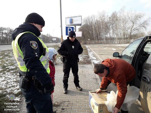 Ястреба спасли патрульные. Фото: Патрульная полиция Борисполя