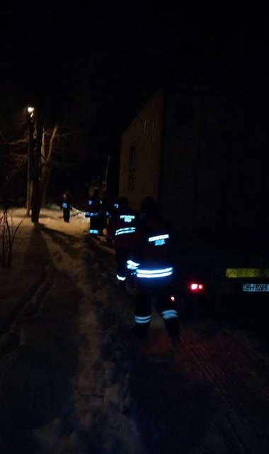 На территории Гидропарка застряла фура. Фото: facebook.com/KARS.Kyiv