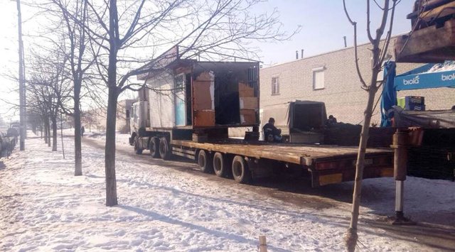 <p>Демонтажні бригади КП і підрядники прибрали 19 незаконних тимчасових споруд. Фото: facebook.com/andreev.solomianka</p>