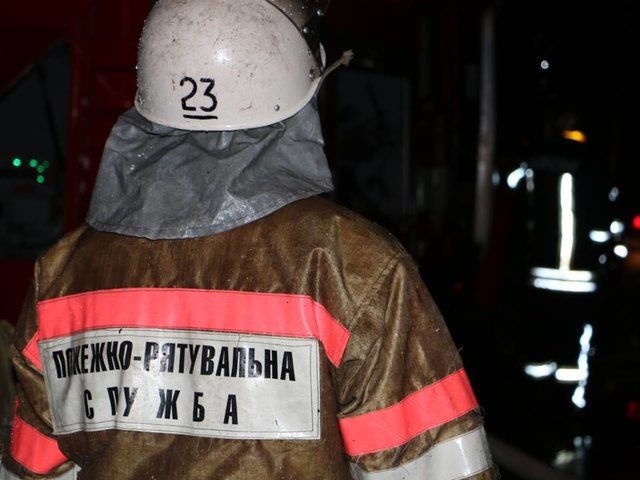<p>Пожежа на Виборзькій. Фото: facebook.com/DSNSKyiv</p>