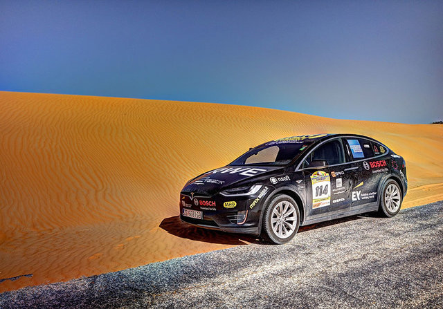 Tesla Model X стал первым электромобилем, который пересек пустыню Сахара
