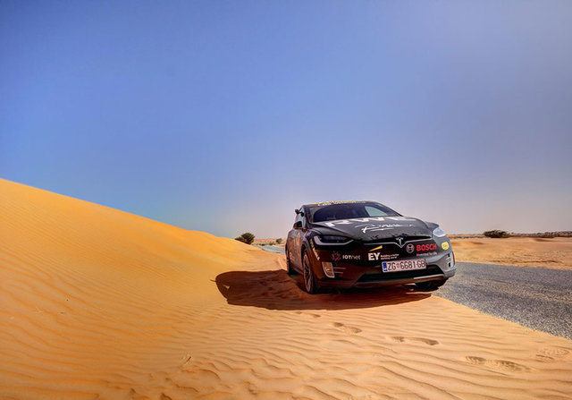 Tesla Model X стал первым электромобилем, который пересек пустыню Сахара