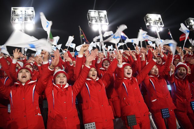 <p>Фанатки з Північної Кореї. фото AFP</p>