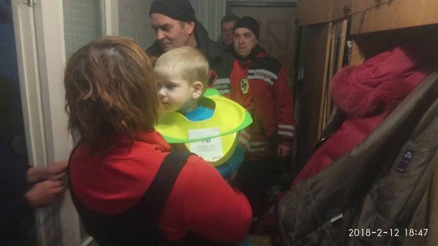 Спасатели помогли малышу. Фото: facebook.com/KARS.Kyiv
