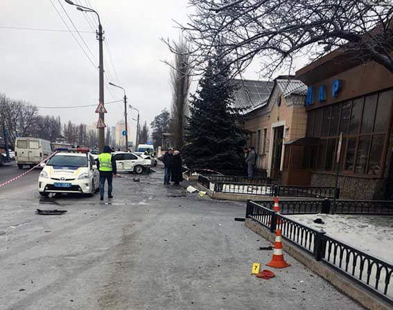 <p>Автомобіль на тротуарі збив жінку. Фото: kyiv.npu.gov.ua</p>