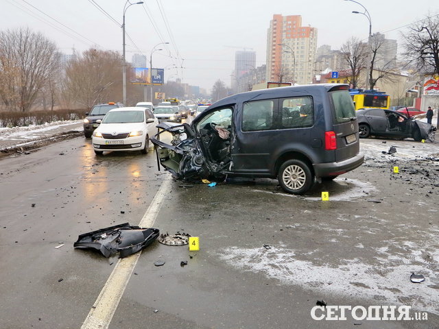 Авария на проспекте Лобановского. Фото: А. Ракитин