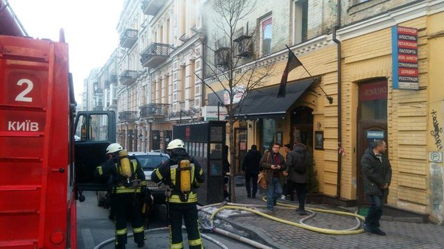 Возгорание произошло между первым и вторым этажами. Фото: facebook.com/DSNSKyiv