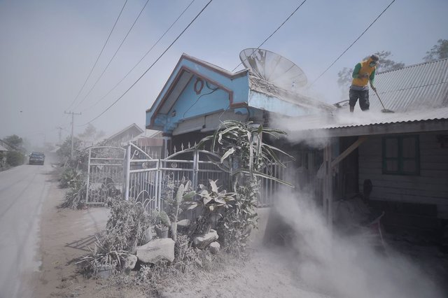 <p>Виверження вулкана в Індонезії. Фото: AFP</p>