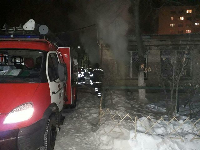 <p>Під час пожежі постраждав чоловік. Фото: facebook.com/DSNSKyiv</p>
