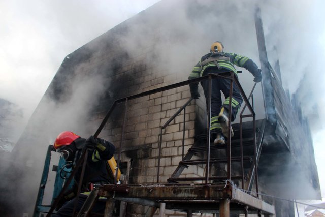 <p>Пожежники загасили гараж. Фото: kyivobl.dsns.gov.ua</p>