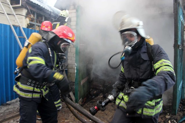 <p>Пожежники загасили гараж. Фото: kyivobl.dsns.gov.ua</p>