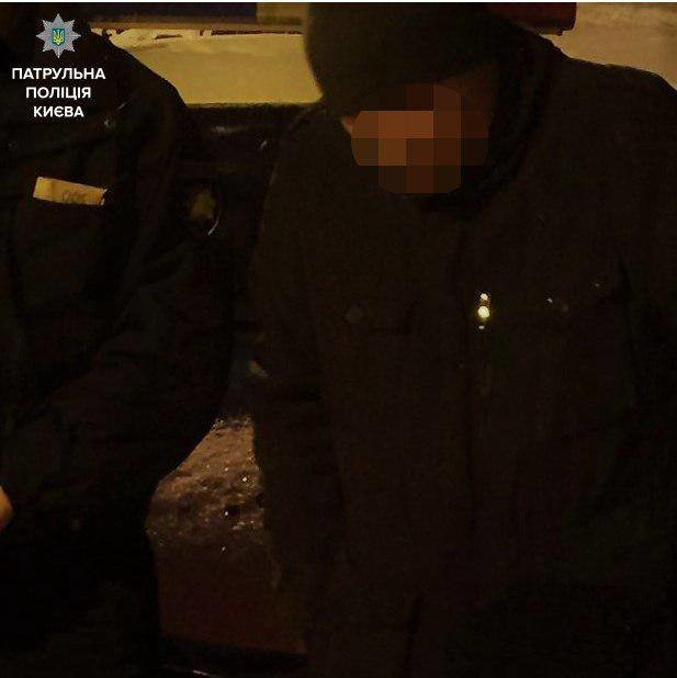 Водитель пытался дать взятку правоохранителю. Фото: facebook.com/patrolpolice.gov.ua