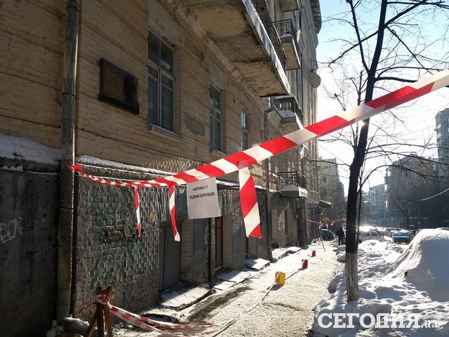 Киевлян предупреждают о сосульках. Фото: Н. Мамчур
