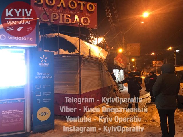 <p>Знесення кіосків на Нивках. Фото: facebook.com/KyivOperativ</p>