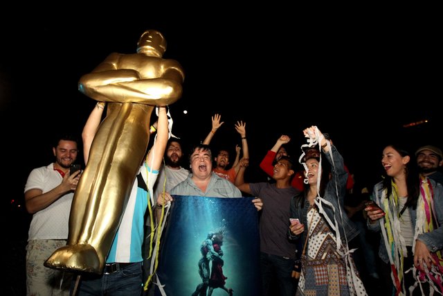Как в Мексике праздновали "Оскар" Гильермо дель Торо (Гильермо – мексиканец)
