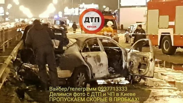 Продавец патронов заподозрил неладное и бросил гранату в салон авто. Фото: facebook.com/dtp.kiev.ua