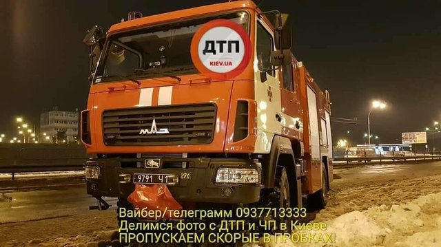 Продавец патронов заподозрил неладное и бросил гранату в салон авто. Фото: facebook.com/dtp.kiev.ua