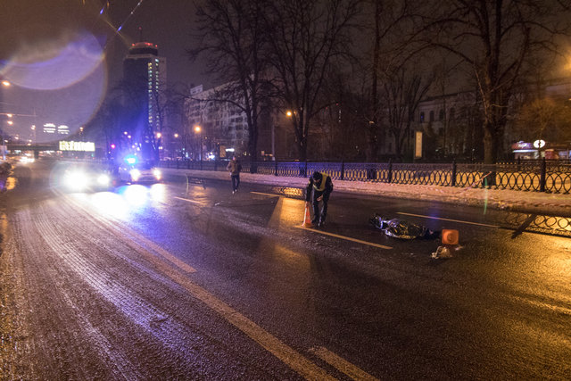 Chevrolet Lacetti сбил парня. Фото: kiev.informator.ua