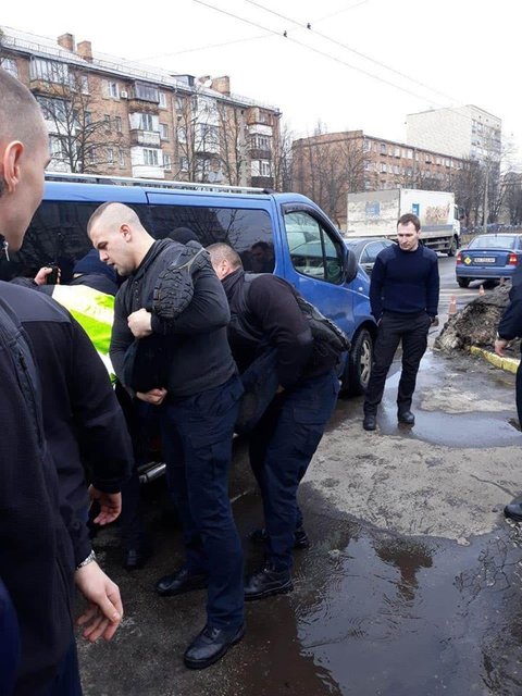 После продолжительной погони патрульной полиции был задержан правонарушитель. Фото: Национальная полиция Украины