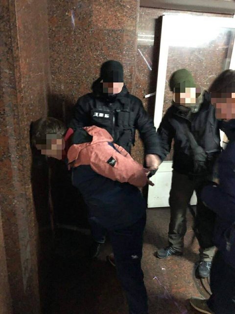 Мужчину задержали на горячем. Фото: facebook.com/kyiv.gp.gov.ua
