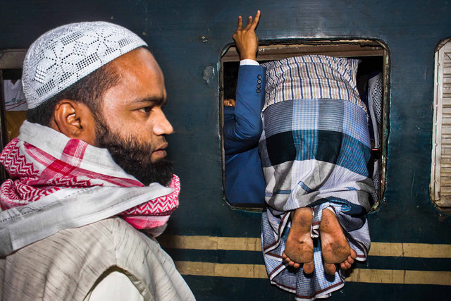 Поезд в Бангладеше.  | Фото: Фото Md Enamul Kabir | Sony World Photography Awards 2018