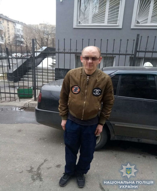 40-летний житель Киева неоднократно попадал в поле зрения правоохранителей за преступления, связанные с незаконным оборотом наркотиков. Фото: kyiv.npu.gov.ua