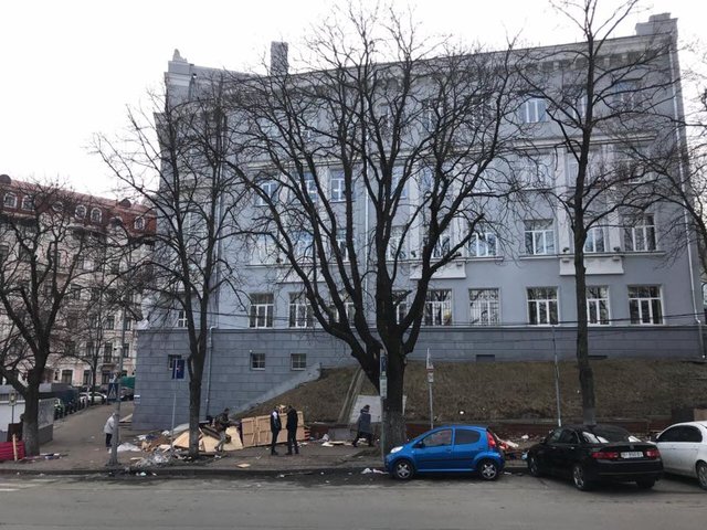 <p>У Києві демонтували один з останніх "шанхаїв" в центрі. Фото: facebook.com/dbelotserkovets</p>
