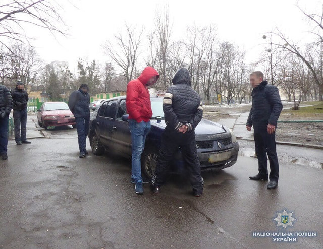 Мужчин задержали в Деснянском районе. Фото: kyiv.npu.gov.ua
