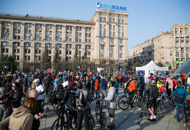 На Майдані зібралися сотні велосипедистів. Фото: kyivcity.gov.ua