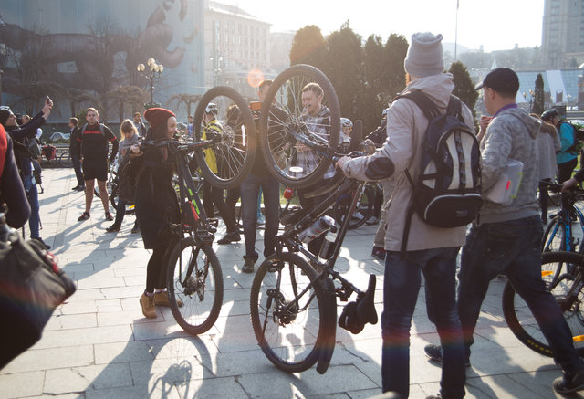 На Майдане собрались сотни велосипедистов. Фото: kyivcity.gov.ua