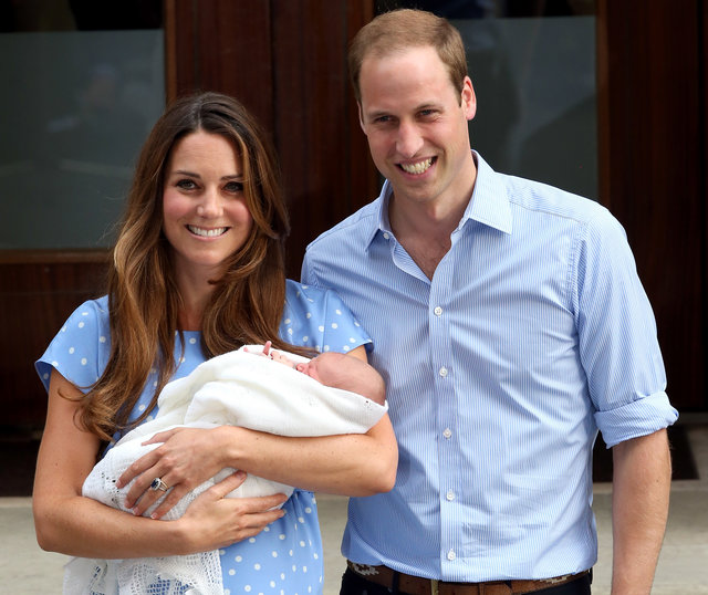 Кейт Міддлтон і принц Вільям з новонародженим сином Джорджем, 2013 рік