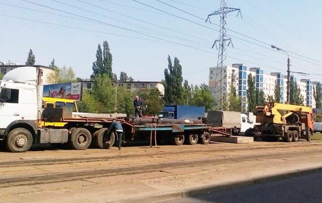 За чотири дні – сім прибраних незаконних тимчасових споруд. Фото: facebook.com/andreev.solomianka
