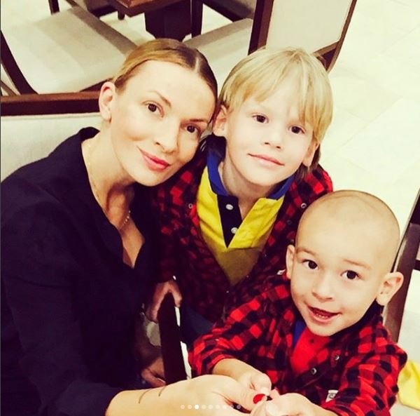 Полина Неня с детьми. Фото: instagram.com/polinanenia