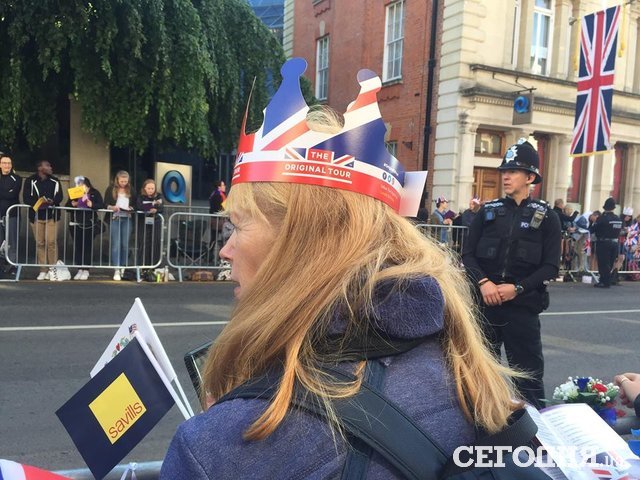Британцы ждут принца Гарри и Меган Маркл | Фото: Фото: Анна Миронюк, телеканал "Украина"