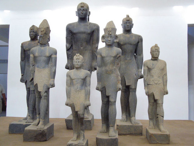 Статуї. Так виглядали чорні фараони. Фото: lundinorient.se
