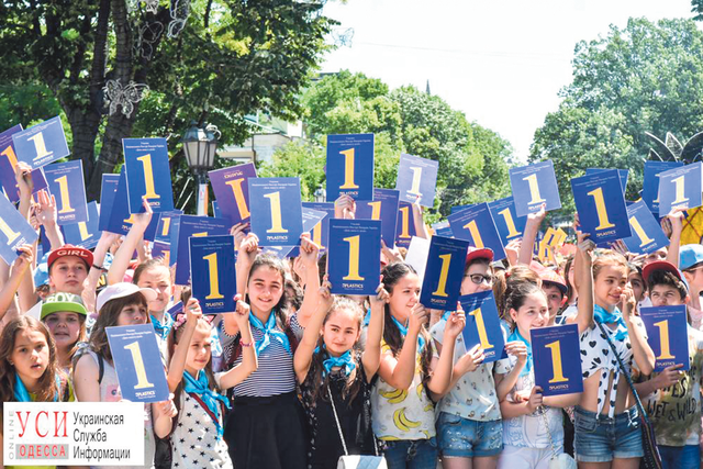 В 2017-м. 1000 детей выстроились в форме единицы, установив всеукраинский рекорд. Фото: usionline.com