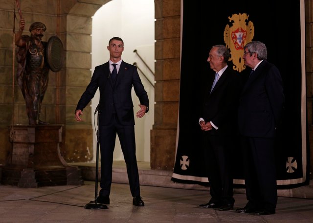 Роналду і збірна Португалії на зустрічі з керівництвом країни. фото AFP