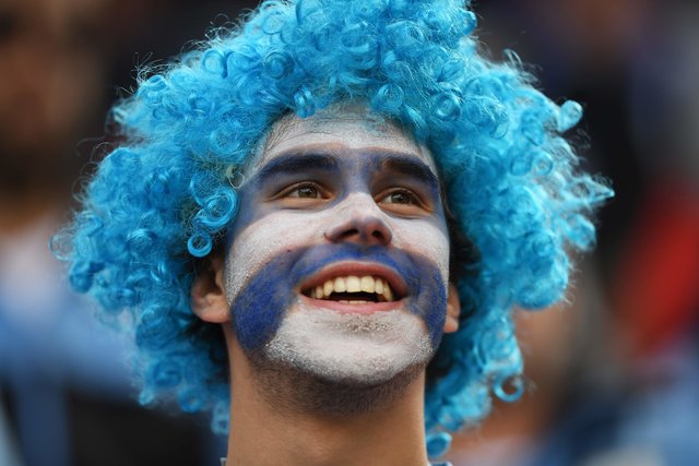 Яркие фанаты сборной Уругвая. Фото AFP