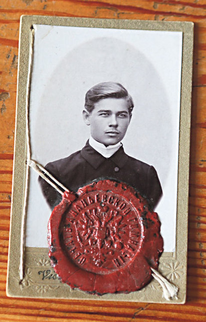 Гимназист. Выпускное фото с гербовой печатью
