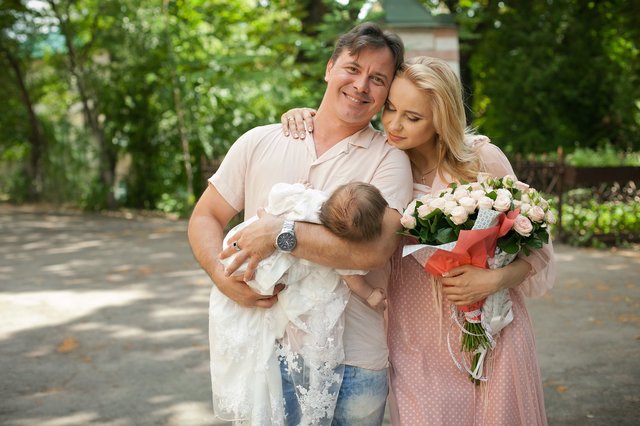 Лілія Ребрик з чоловіком Андрієм Диким охрестили їх півторамісячну доньку Поліну | Фото: Прес-служба каналу "Україна"