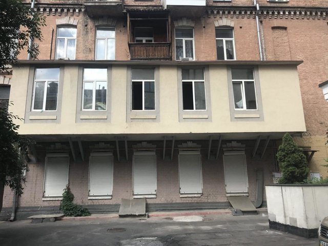 Нові балкони на старій будівлі. Фото: 1551.gov.ua