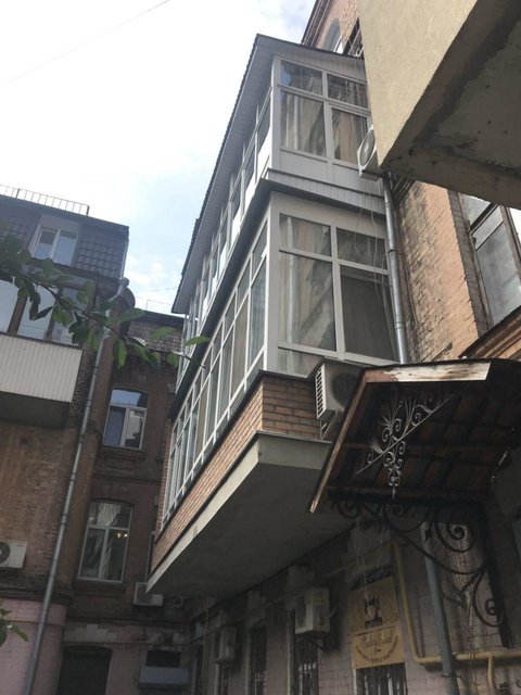 Новые балконы на старом здании. Фото: 1551.gov.ua