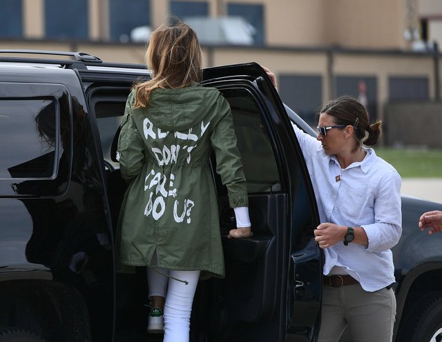 Надпись на куртке Мелании Трамп: "Мне правда все равно. А вам?" | Фото: Фото: AFP