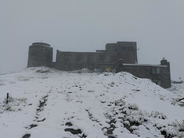 В Карпатах выпал снег. Фото: facebook.com/chornogora.rescue112