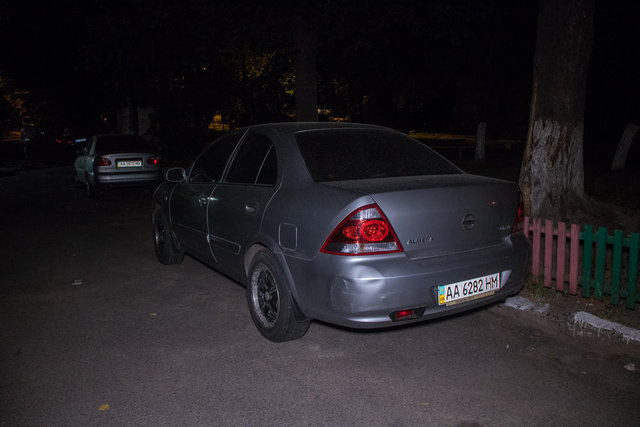 Авто повисло на ступеньках. Фото: kiev.informator.ua