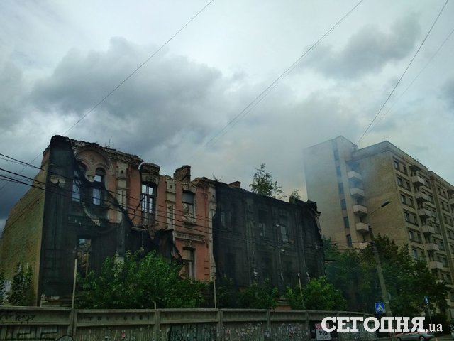 Пожар возле "Жовтня". Фото: Ярослав Брич